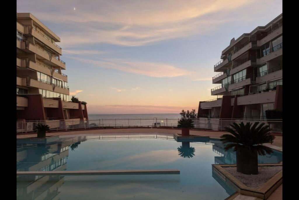 T2 Climatise Vue Sur Mer, Wifi, Piscine Et Parking Sète Kültér fotó